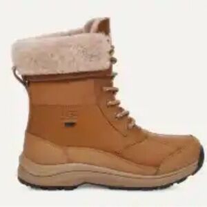 New in Box UGG Zaylee Women Boots CHE Size 7 Waterproof